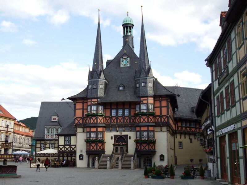 Das Rathaus Wernigerode entstand im 15. Jh. als graefliches Spielhaus. Foto Dr. Klaus George.JPG
